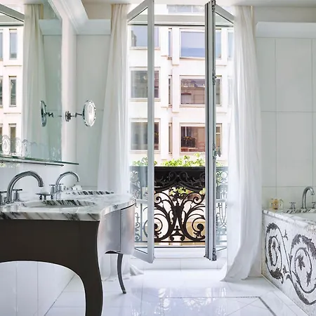 Plaza Athénée - Dorchester Collection Hotel Parigi