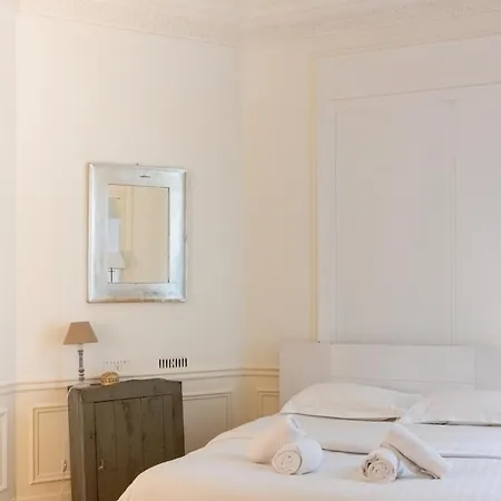 Luxurious 4 Bedroom Next To The Eiffel Tower דירה