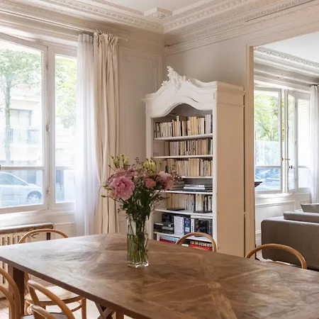 Luxurious 4 Bedroom Next To The Eiffel Tower דירה