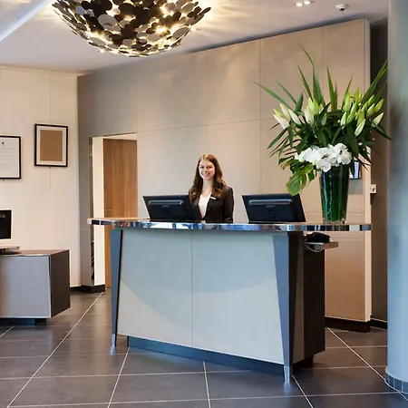 Ac Porte Maillot By Marriott Отель Париж