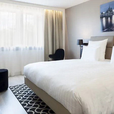 Отель Ac Porte Maillot By Marriott