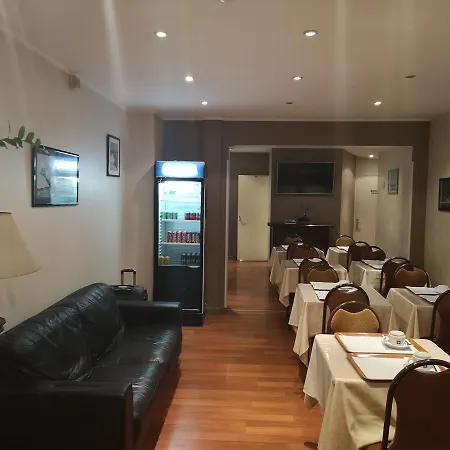 De La Perdrix Rouge Hotel Paryż