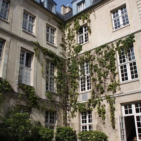 Mije Marais Hostel *