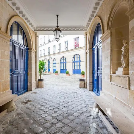 Apartment Veeve - A La Mode Retreat By The Seine Paris