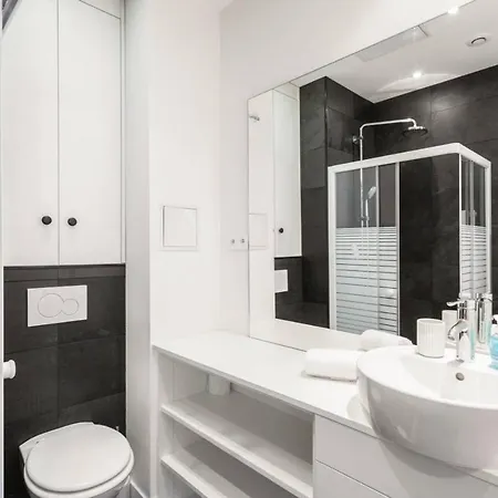 아파트 Modern Perfectly Equipped And Renovated *
