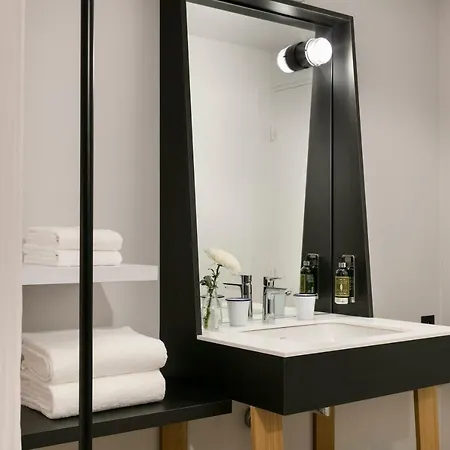 Hotel Oh La La ! Bar Bastille 3*