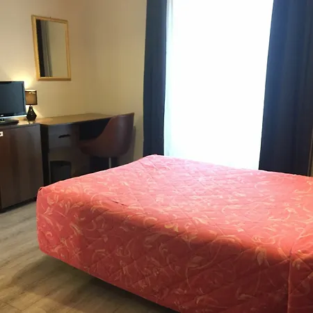 Des Pyrénées - Entre Bastille Et Nation Hotel 2*