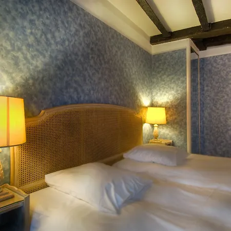 Baudelaire Opera Hotel