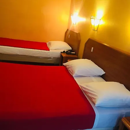 Hotel Le Mediterraneen Parigi