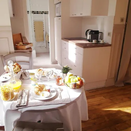 D : Louvre Elegant Bed and breakfast París