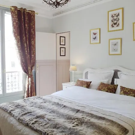 D : Louvre Elegant Bed and breakfast 3*