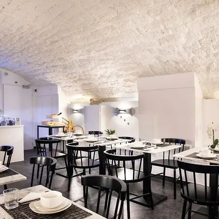 De La Gaîté Hotel 3*