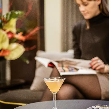 Le Marquis By Inwood Отель