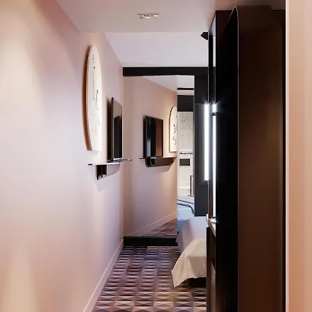 Tribe Batignolles 4*