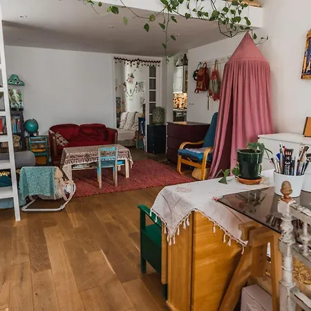 Appartamento Bright Atypical Duplex In Menilmontant Parigi