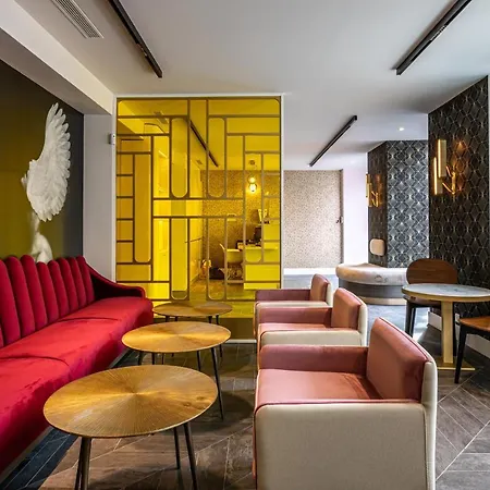 Hotel Nude