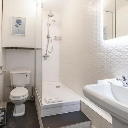 One-bedroom Near Republique In The Heart Welkeys Apartment