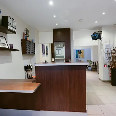 Du Mont Louis Hotel 2*