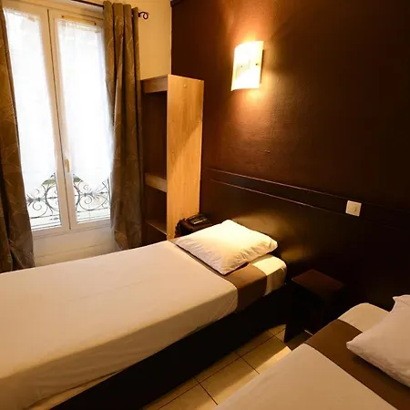 Du Mont Louis Hotel