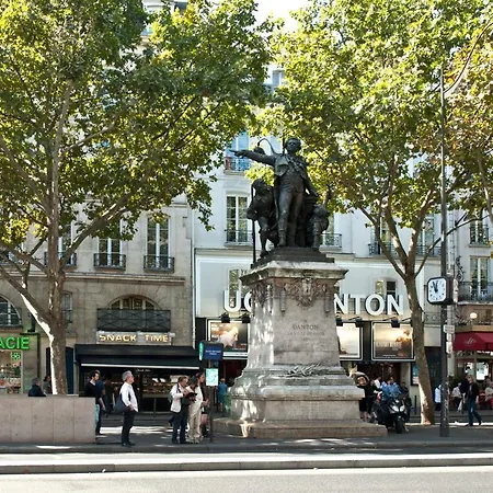 Place Pantheon Paris