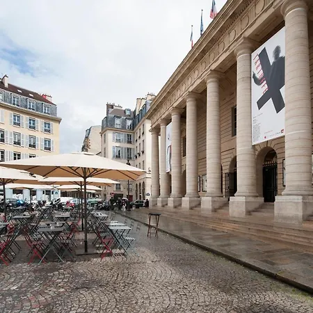 Apartment Place Pantheon Paris
