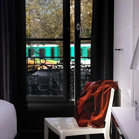 First Tour Eiffel Otel