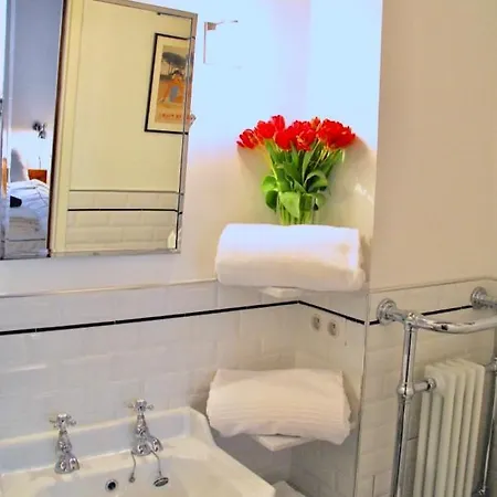 Fully Renovated Very Quiet Charming 2bed/2bath Flat In The Marais Sleeps Up To 4 Apartment Paris