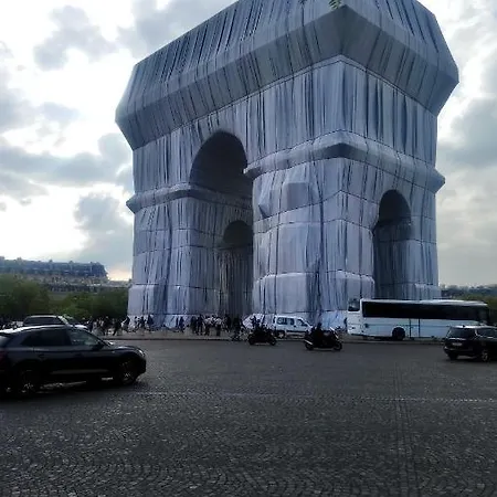Daire Toureifelchampselysee Paris