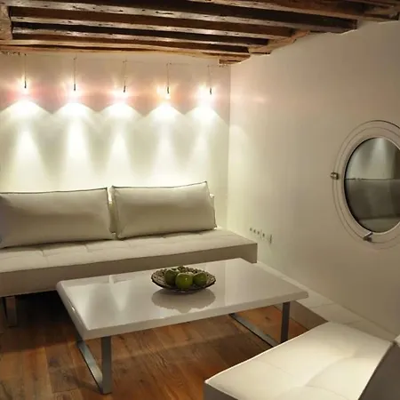 Caprice Amour Apartment Paris
