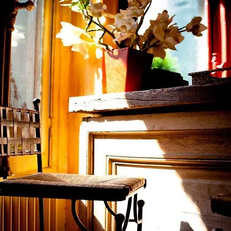 De La Tulipe Hotel