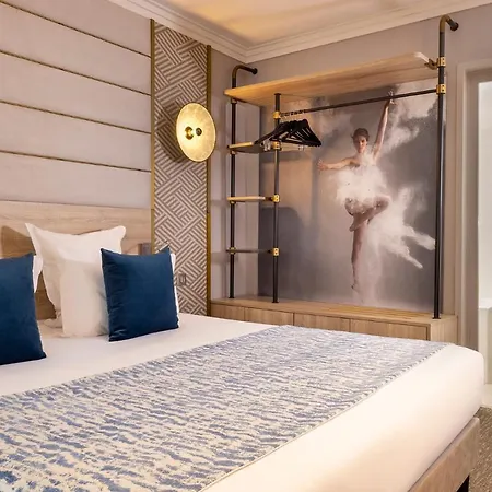 Nude Hotel 4*
