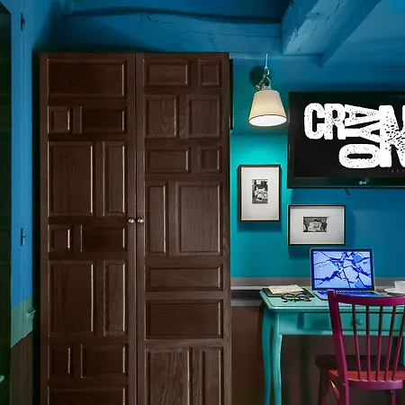 Crayon Hotel 3*
