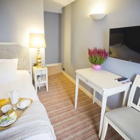 Champerret Heliopolis 3* פריז