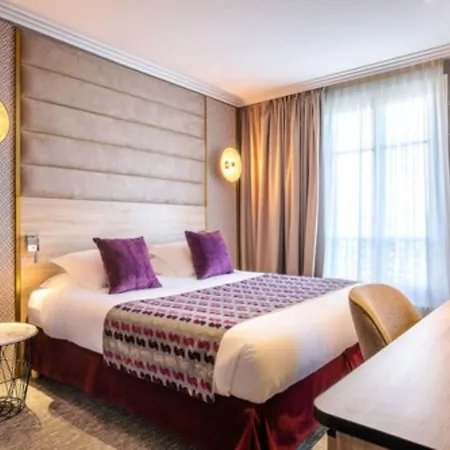 Nude Hotel 4*