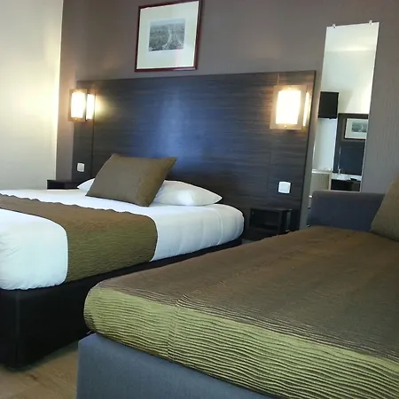 Derby Eiffel 3* Paris