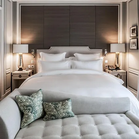 Hotell De Crillon 5*