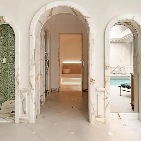 Saint Hotel 5*