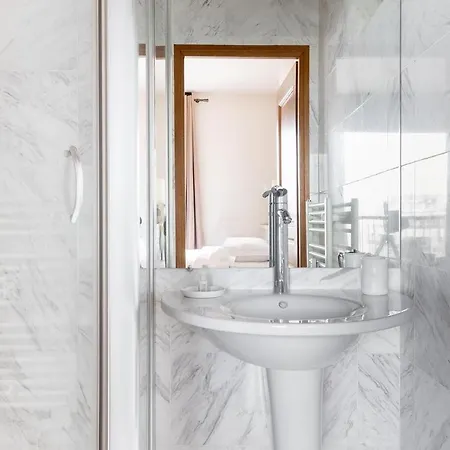 Apartment Hsh Luxury Montaigne Francois 1er Paris