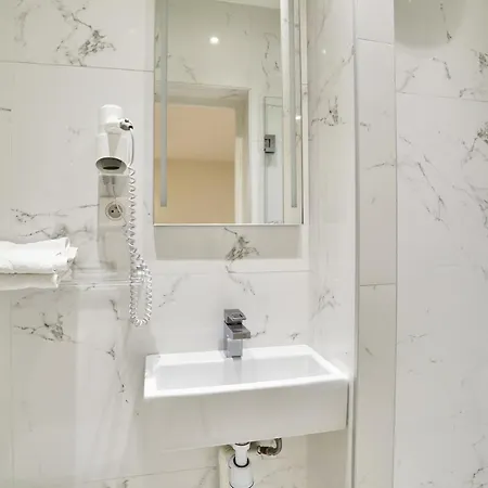 Centre De Ponceau Apartment Paris