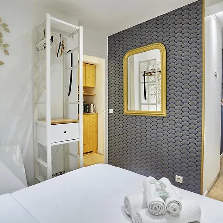 Centre De Ponceau Apartment *
