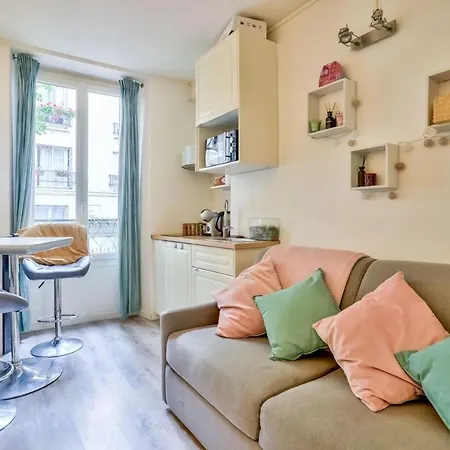 Small Parisian Cocoon Located In The 18th District Apartment Paris