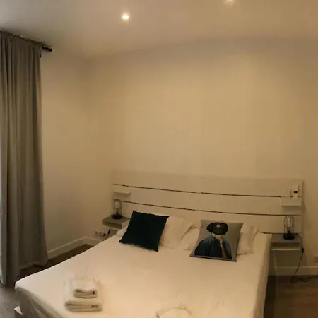 Elégant Dans Le Quartier Concorde à * Paris