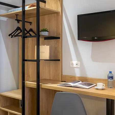 Hotel Lilas Blanc Parigi