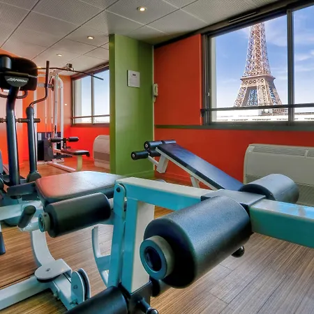 Mercure Centre Tour Eiffel מלון 4*
