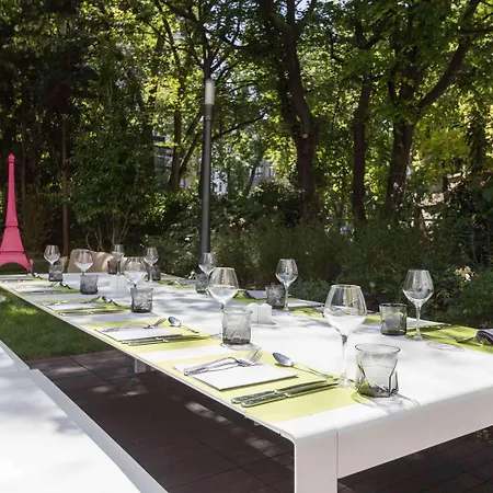 Mercure Centre Tour Eiffel מלון 4*