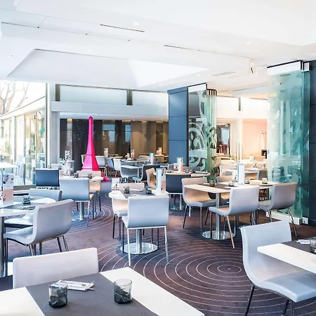 Mercure Centre Tour Eiffel מלון