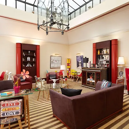 Hotel Waldorf Trocadero Tour Eiffel 4*