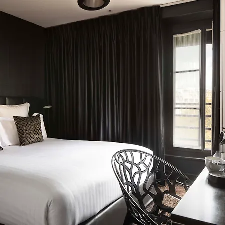 First Tour Eiffel Otel