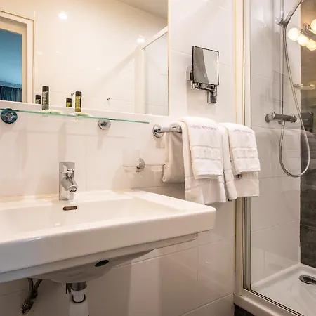Nude 4* Paris