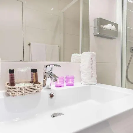 Nude 4* Paris
